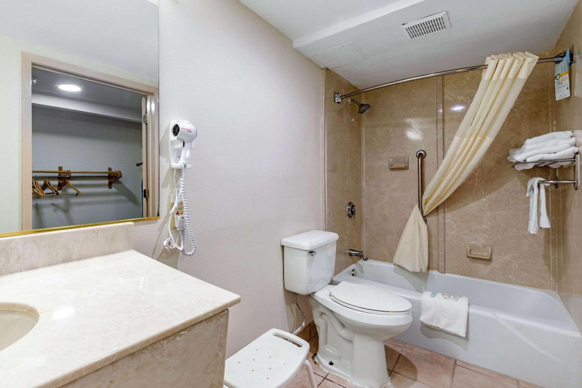 Quality Inn Tyler - Lindale Exteriör bild